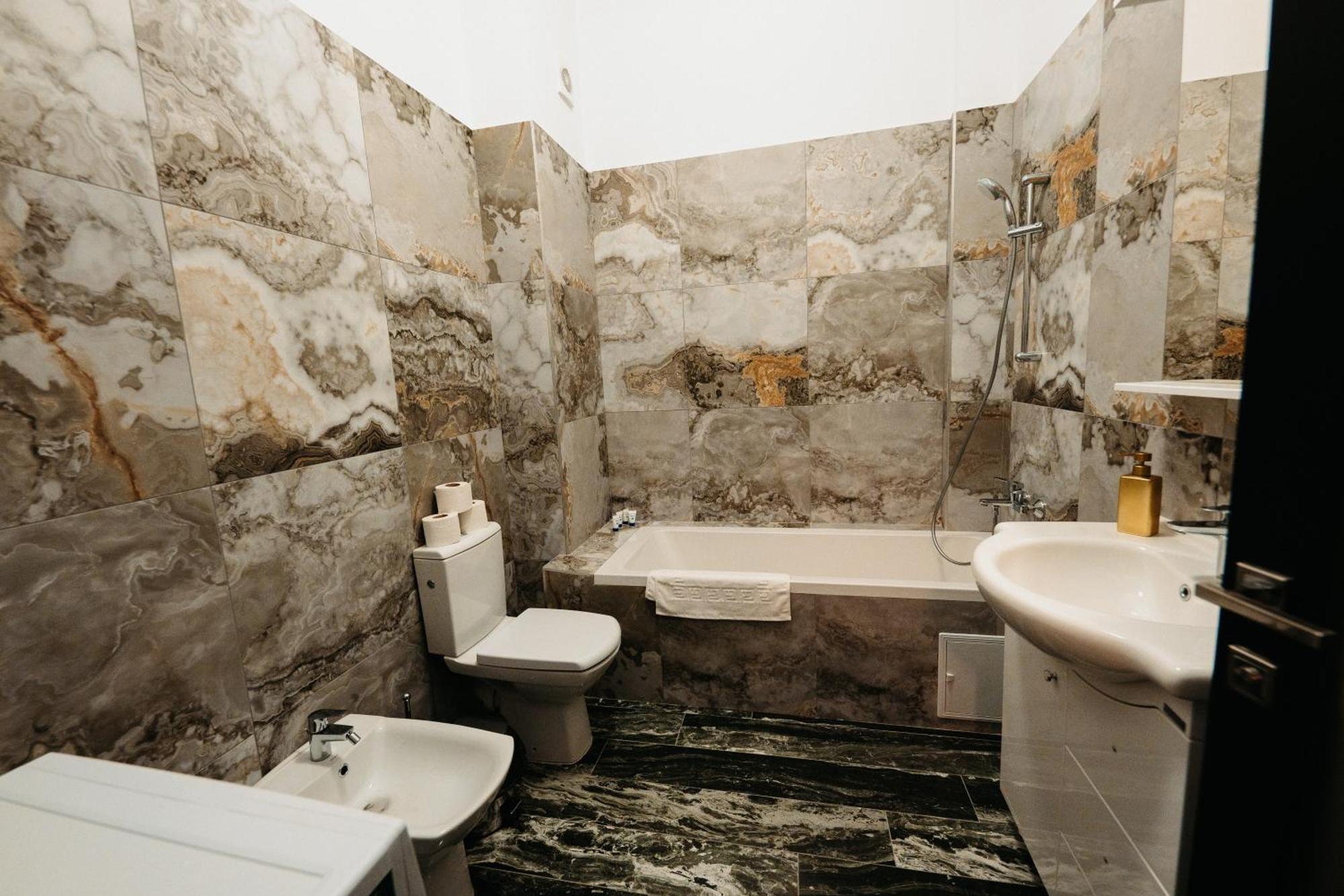 Luxury Cozy Apartments Suceava Exterior photo